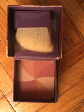 NIB Benefit Hervana Blush Base compact powder with brush